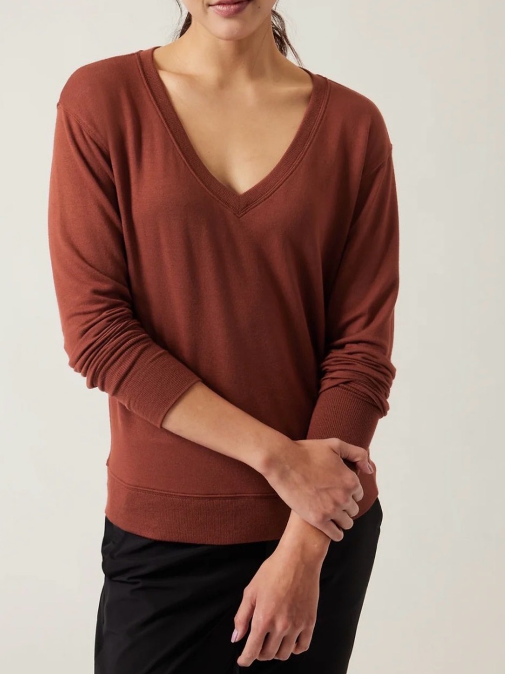 ATHLETA Sunrise V-Neck Sweatshirt Thumb hole Modal Pullover Rust Brown Medium
